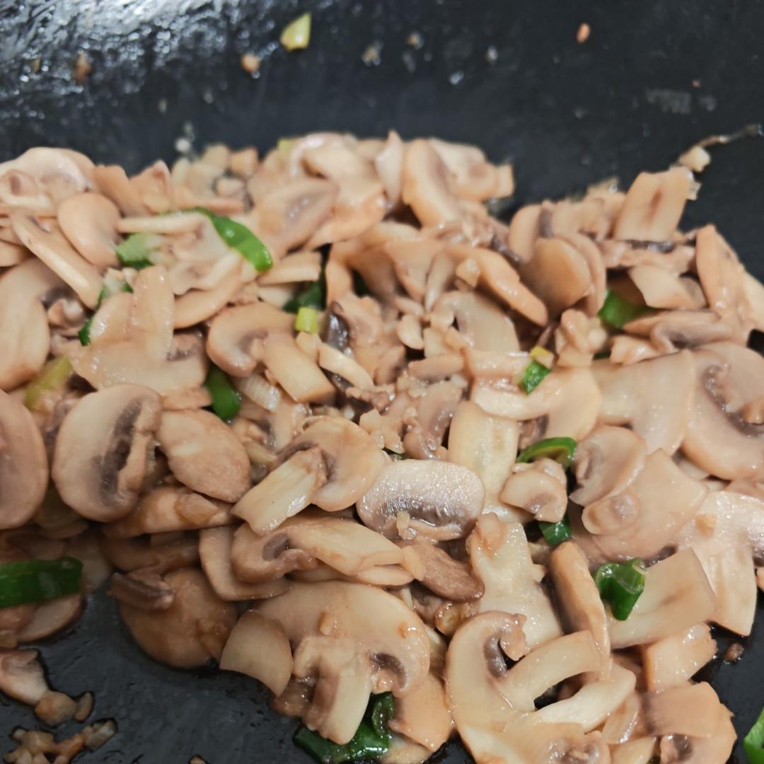 鲜香嫩滑！好吃不胖的蒜香炒口蘑！