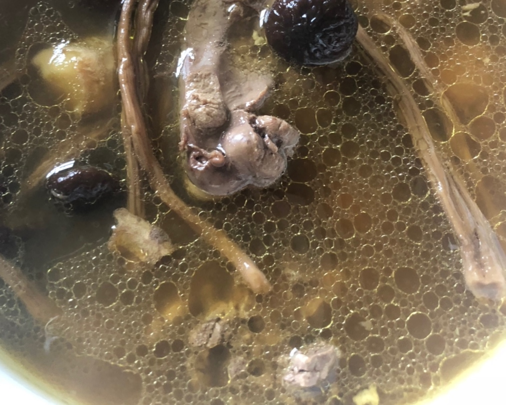 砂锅茶树菇老鸭汤