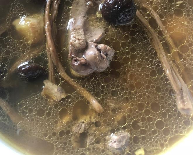 砂锅茶树菇老鸭汤的做法
