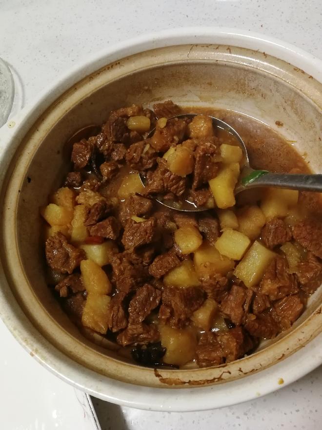 土豆炖牛肉，多吃肉御寒的做法