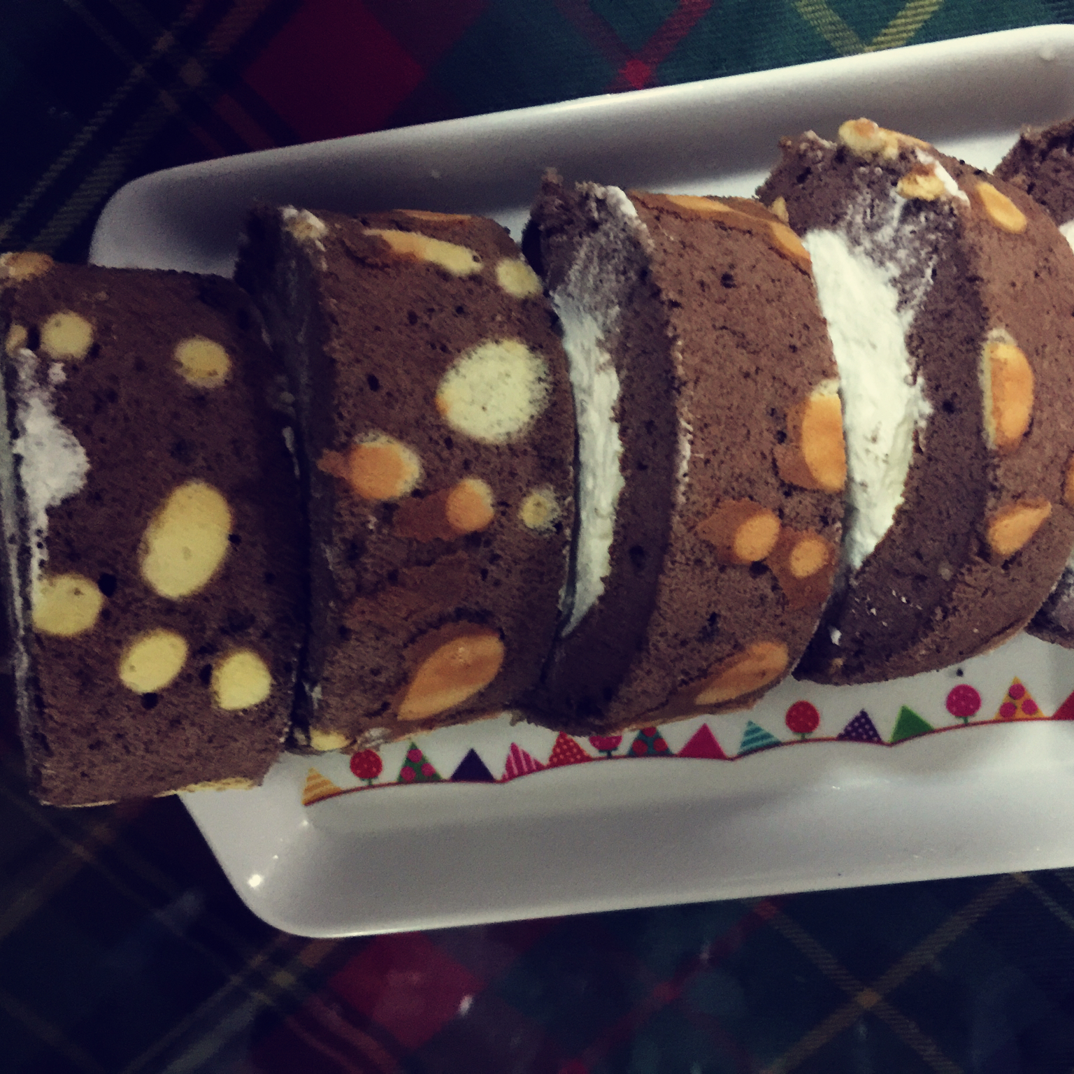 可可奶油波点蛋糕卷