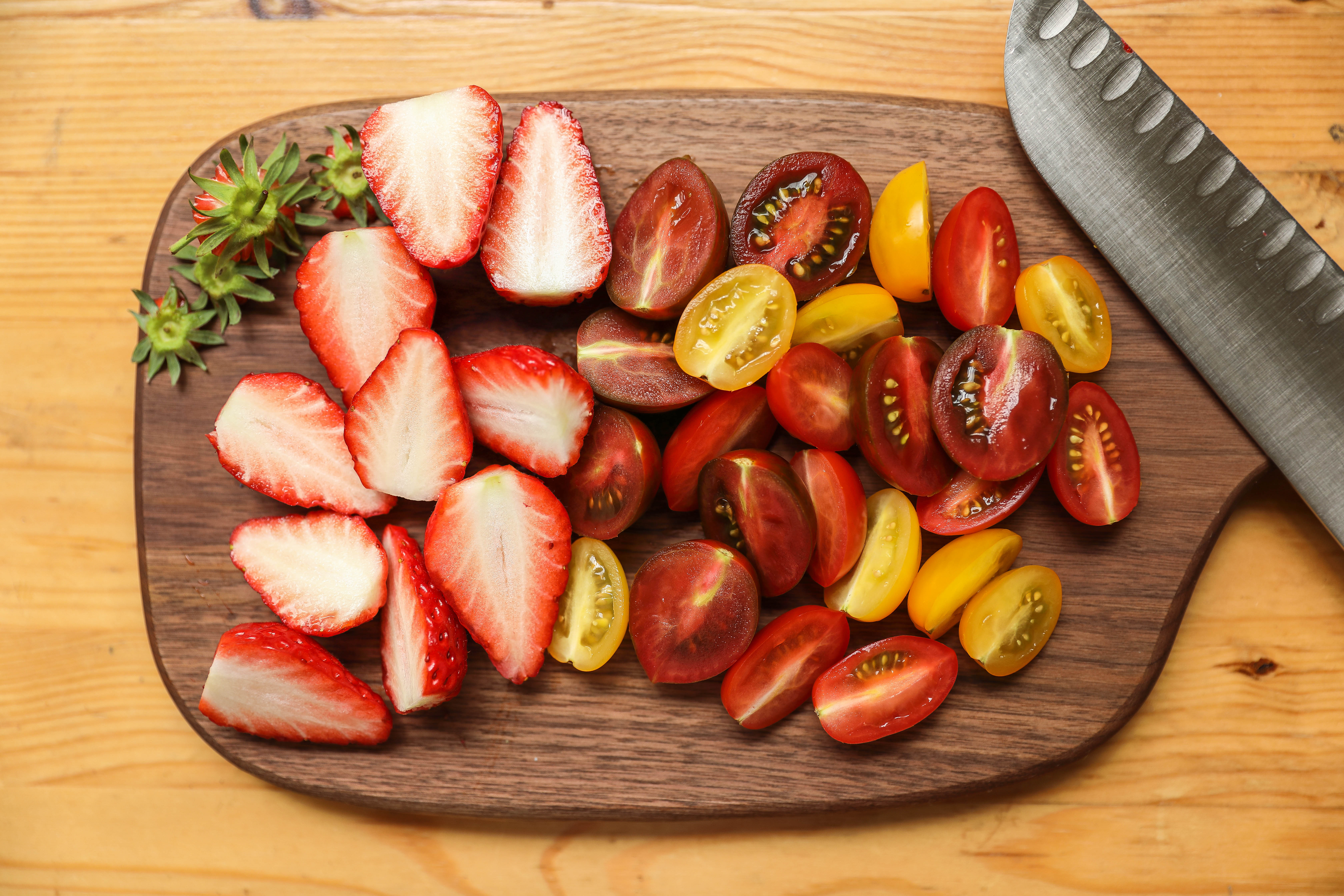 香草番茄草莓沙拉的做法 步骤2