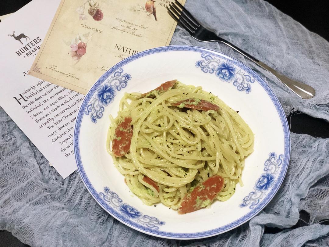 快手蒜香牛奶西兰花意面的做法