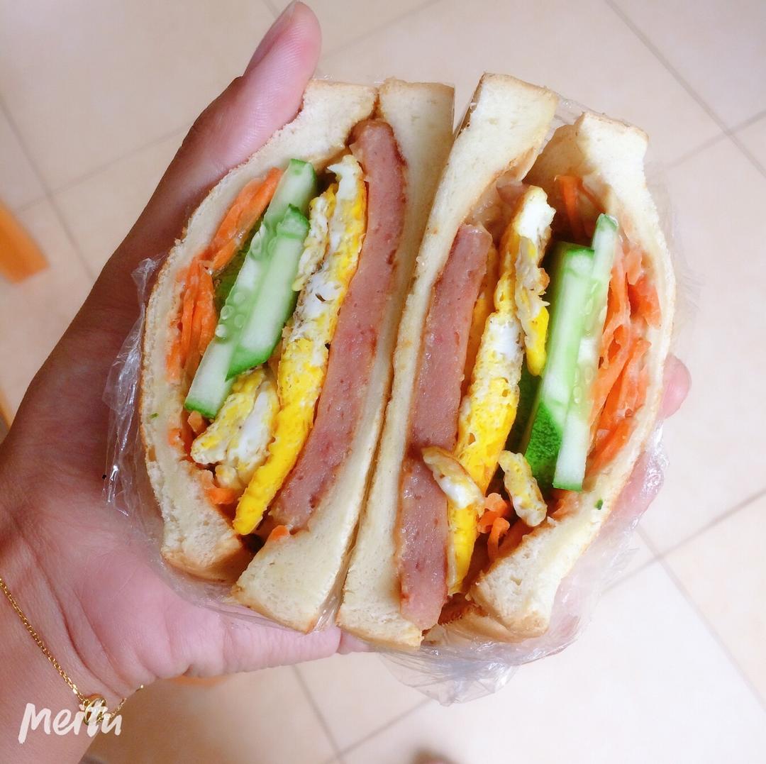 如何做超厚的沼三明治~详细tip！牛油果鸡蛋午餐肉三明治~