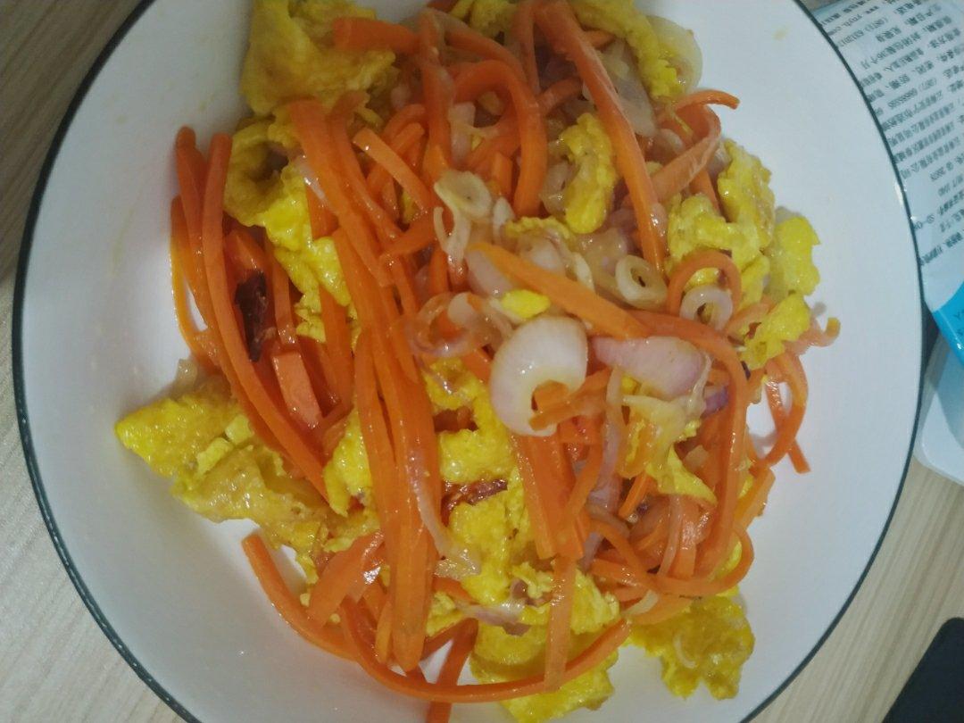 洋葱胡萝卜炒鸡蛋（材料自定）