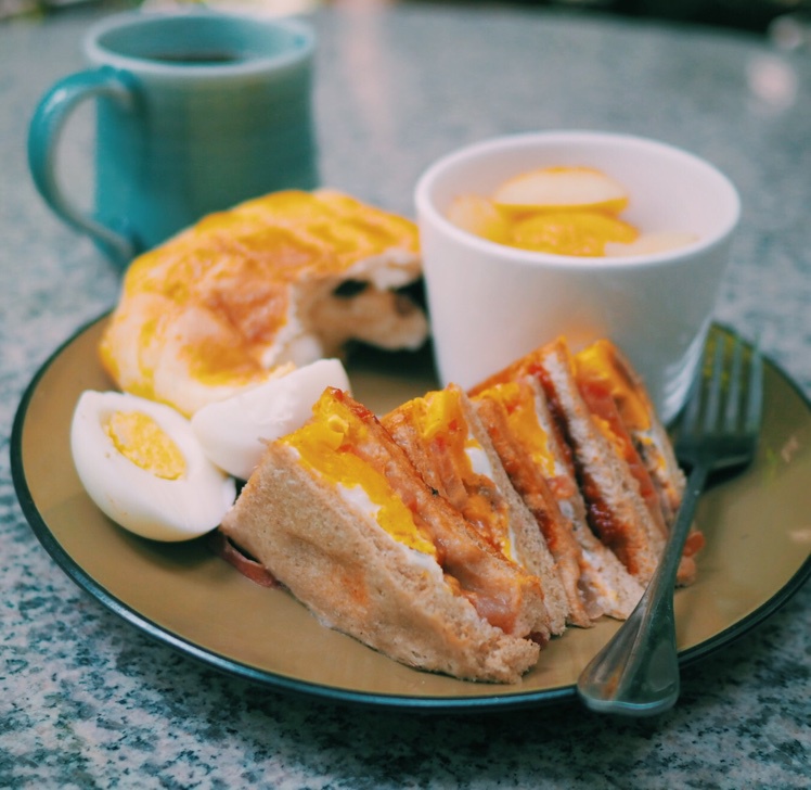 【1分钟鸡蛋三明治】微波懒人早餐