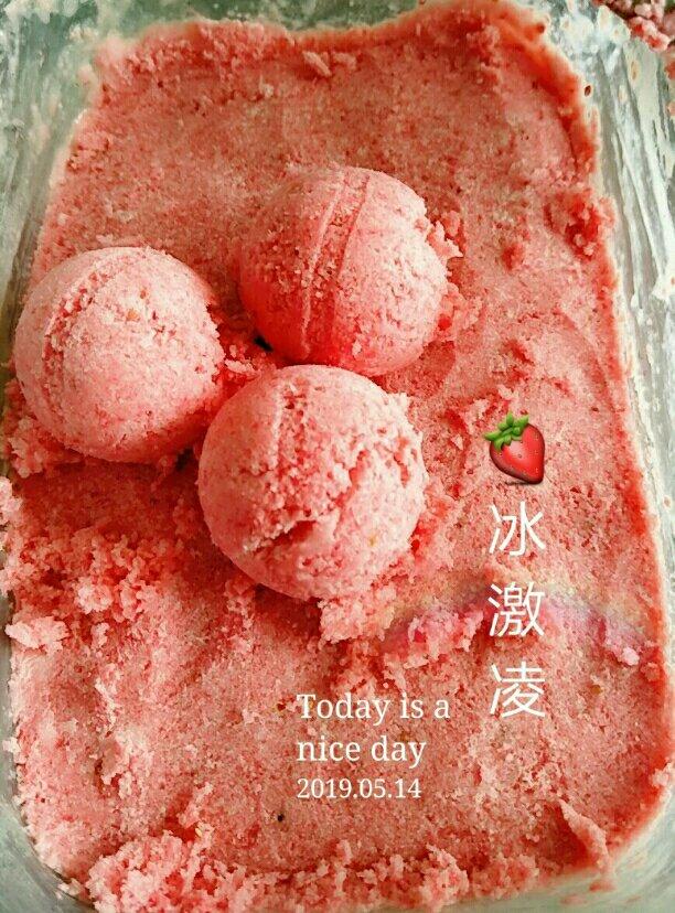 无需搅拌的草莓冰激凌