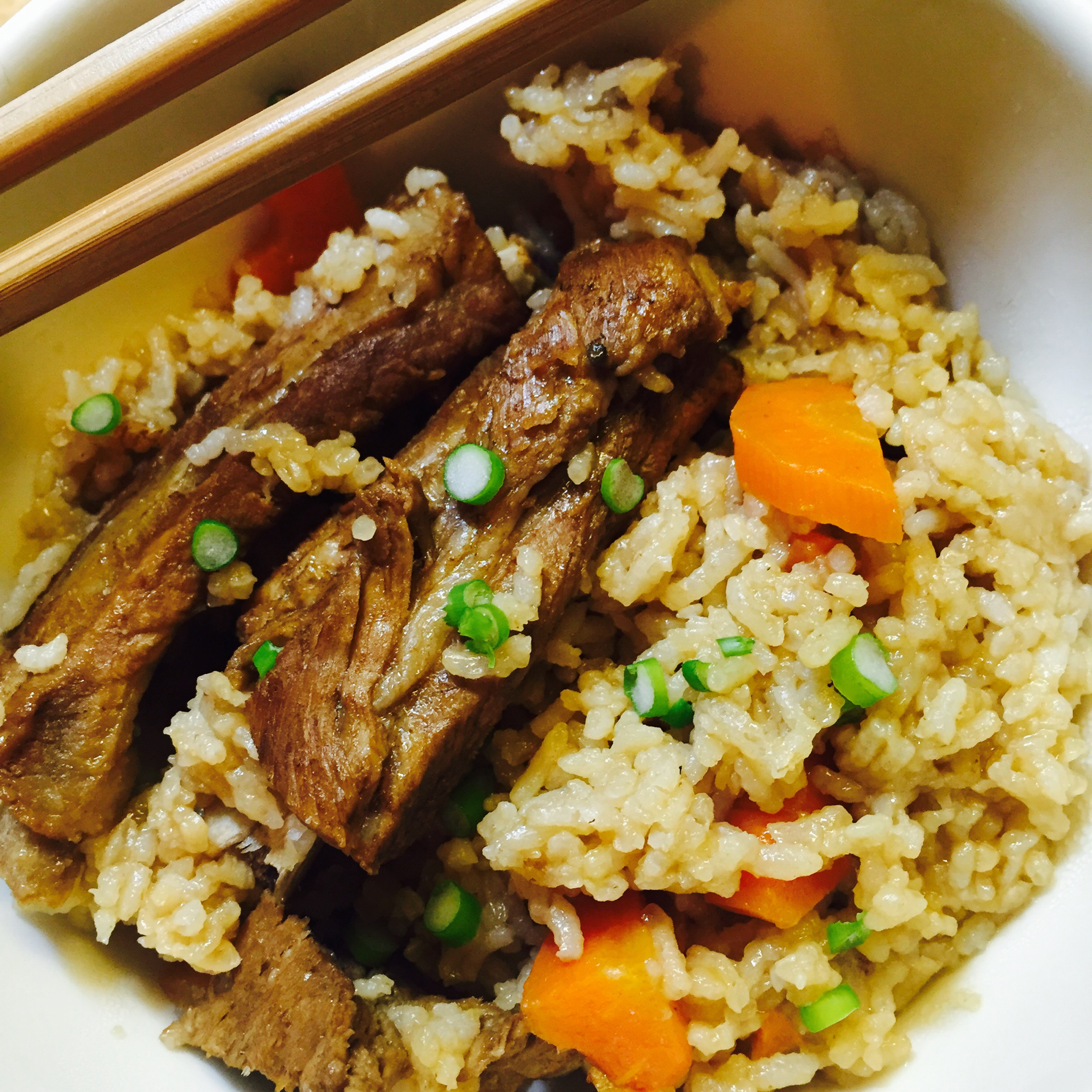 喷香排骨焖饭（爆好吃）