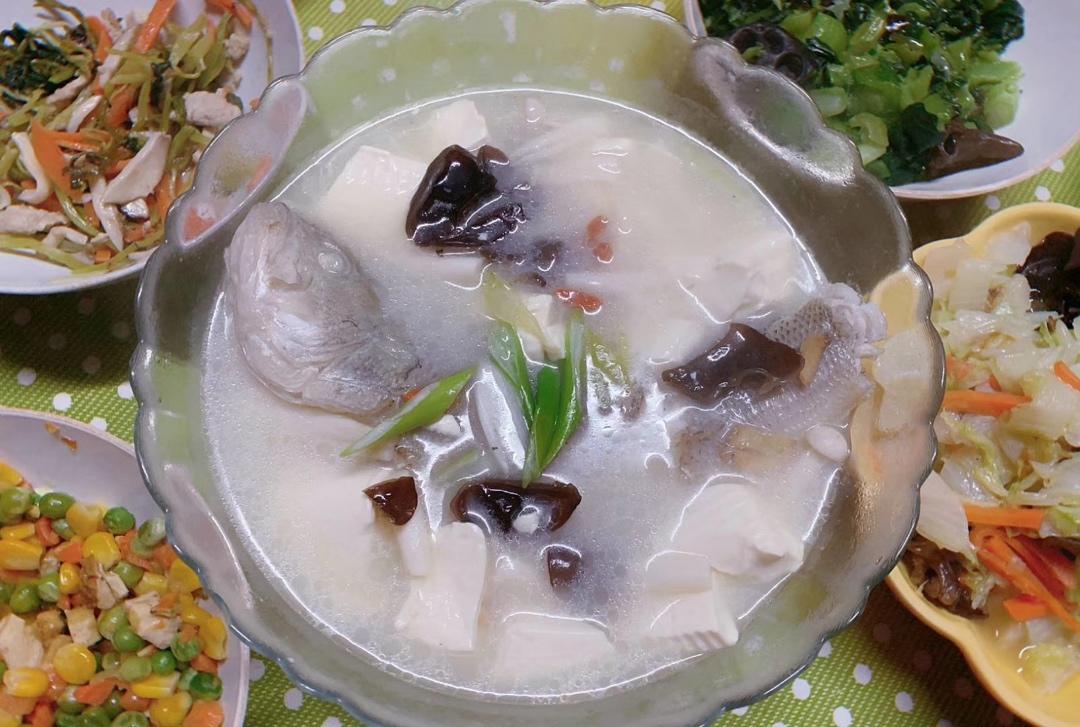 奶白鲫鱼豆腐汤|一条鱼最后的温柔