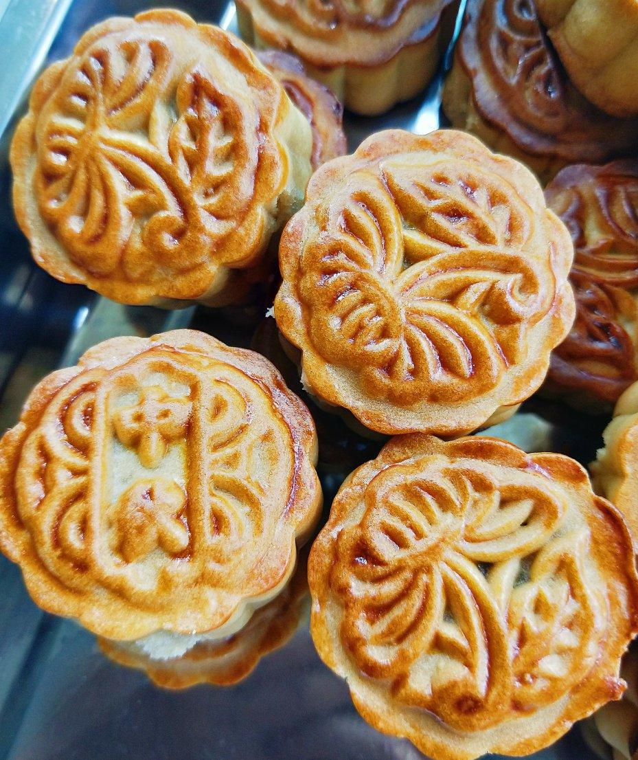 广式月饼—蛋黄莲蓉月饼