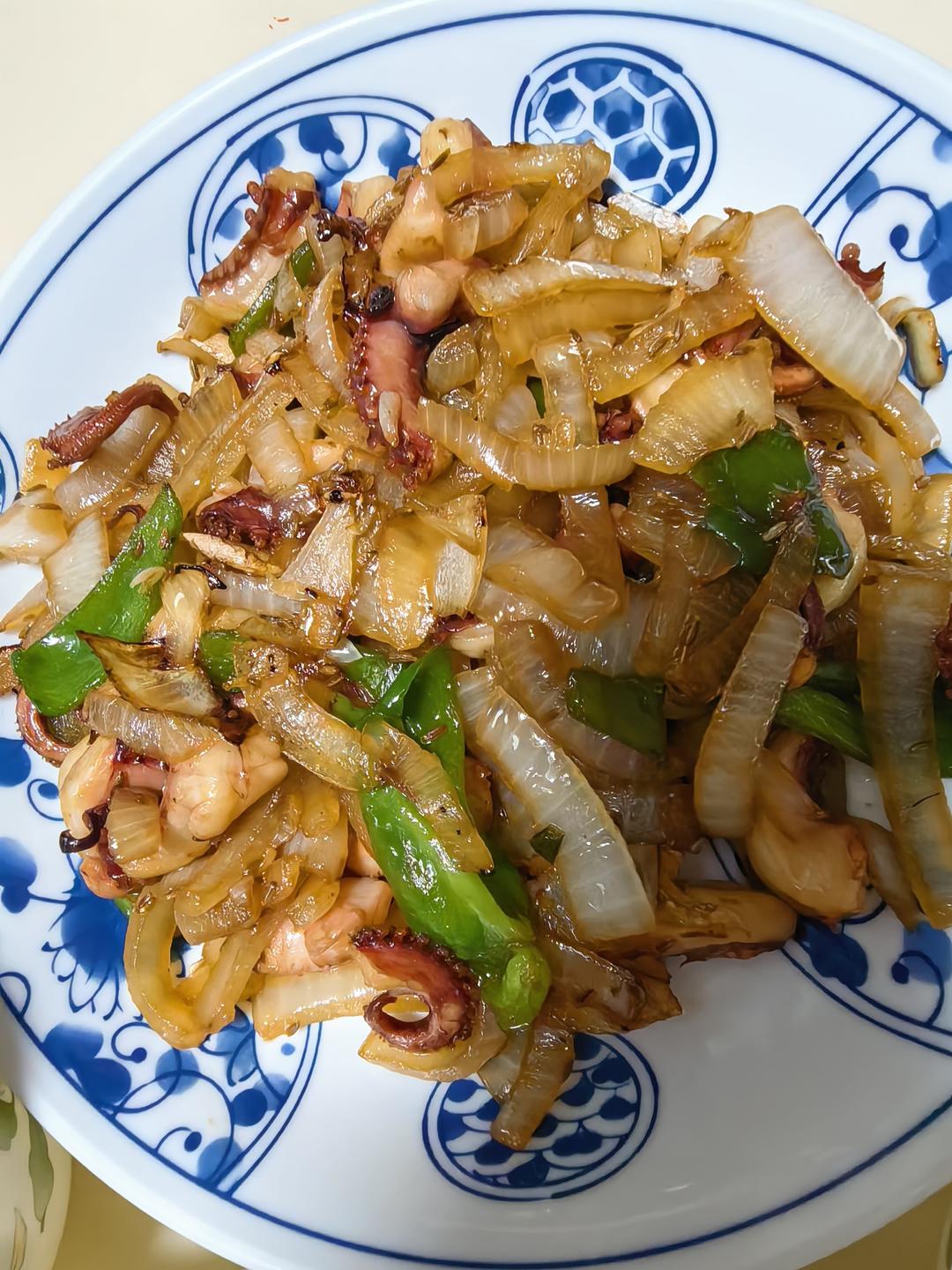 爆炒鱿鱼须，加上这一步，可以与铁板鱿鱼媲美