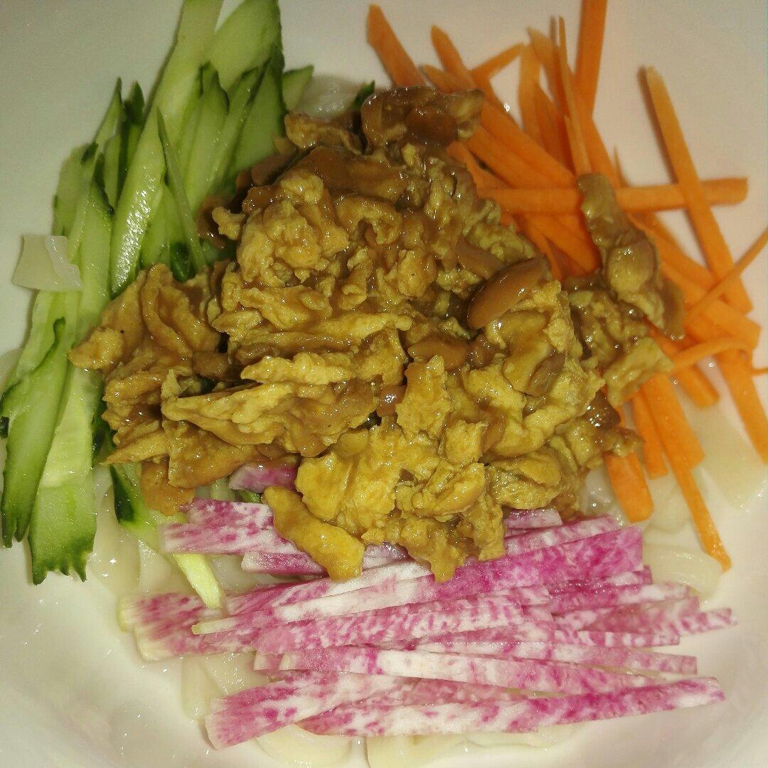 鸡蛋炸酱面