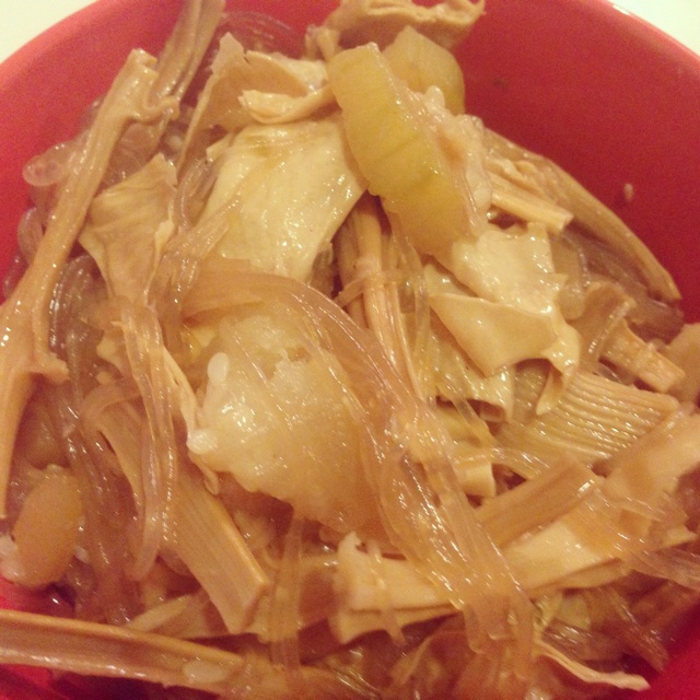 笋干腐竹粉丝煲