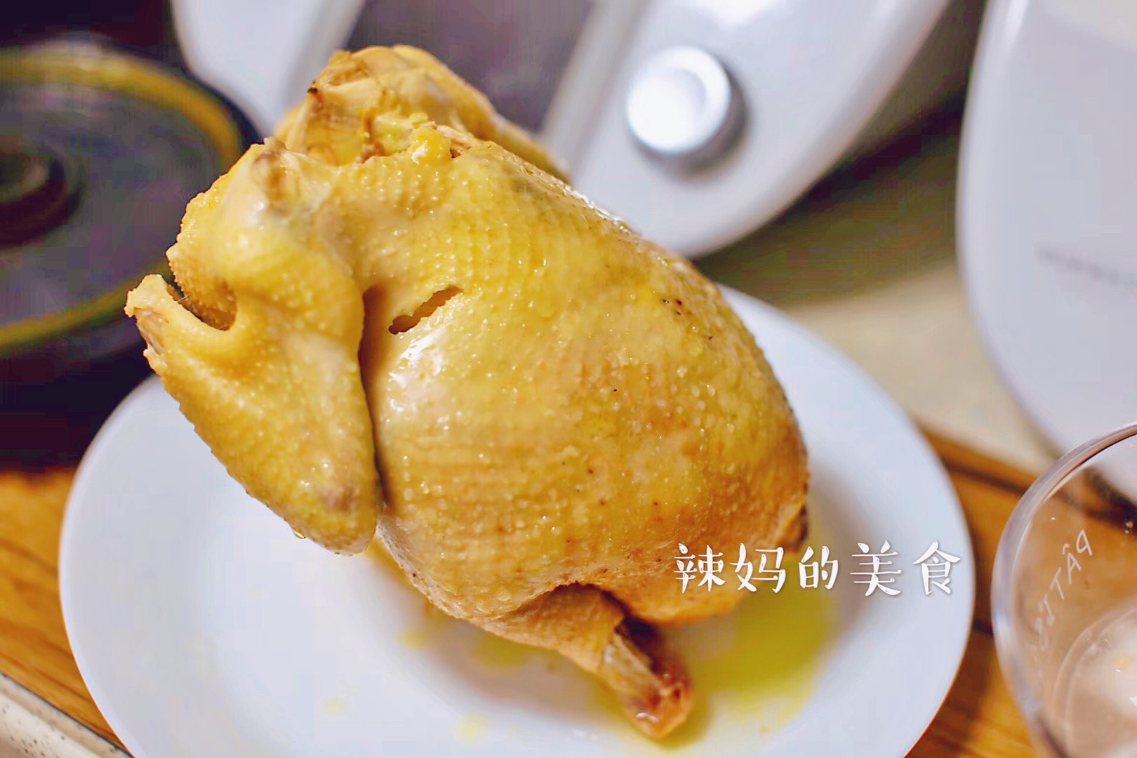 超实用一鸡三吃～手撕鸡（白斩鸡）鸡汤，鸡油时蔬的做法 步骤3