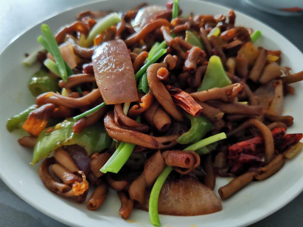 厨师长教你：“爆炒鸭肠”的家常做法，味道鲜辣美味，先收藏起来