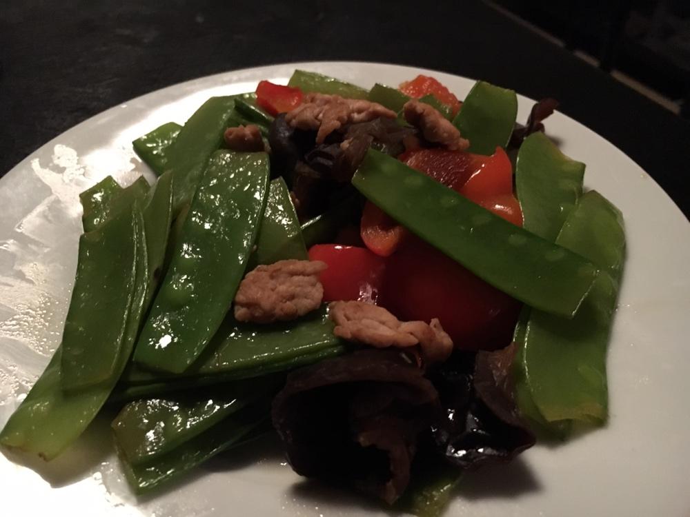 春的色彩 彩椒炒荷兰豆