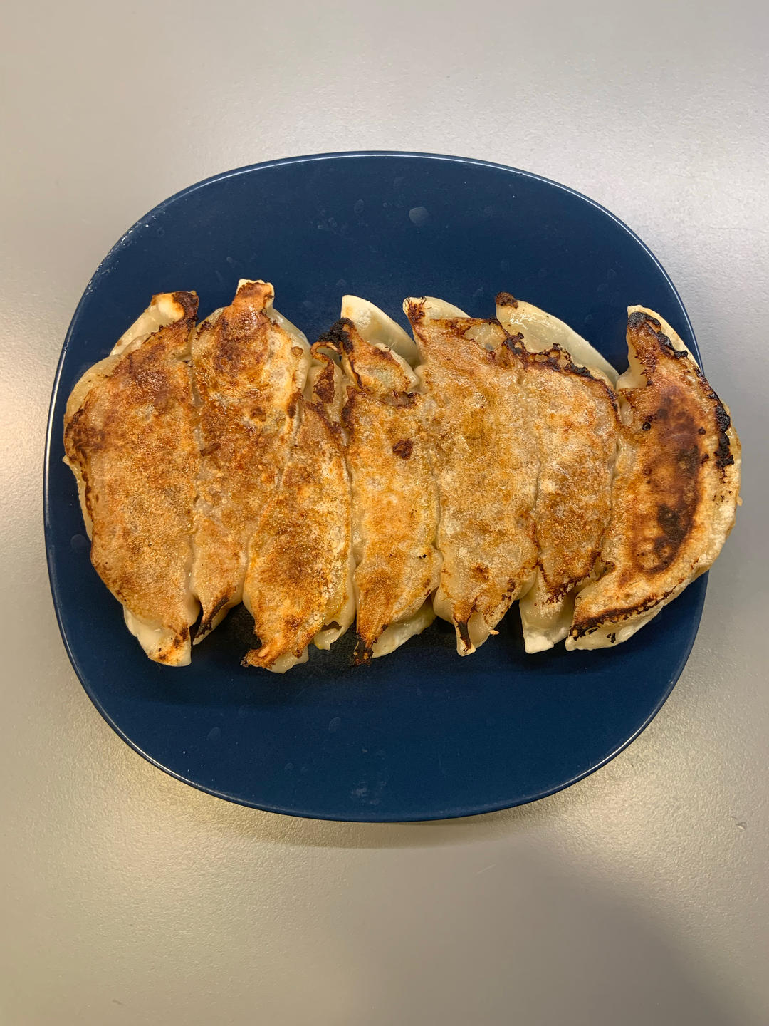 早餐很诱人!快手电饼铛版煎饺，冷冻饺子也可以的