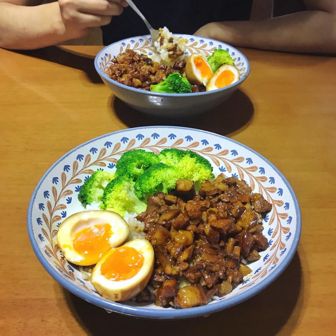 洋葱酥卤肉饭