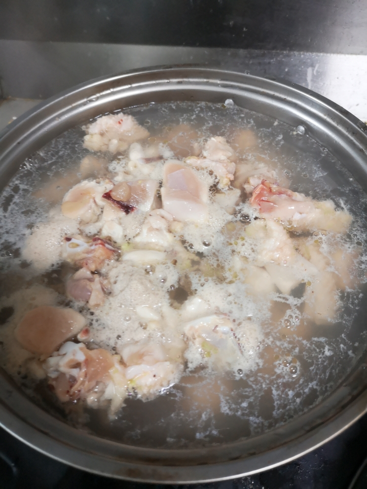 干锅麻辣鸡肉的做法 步骤2