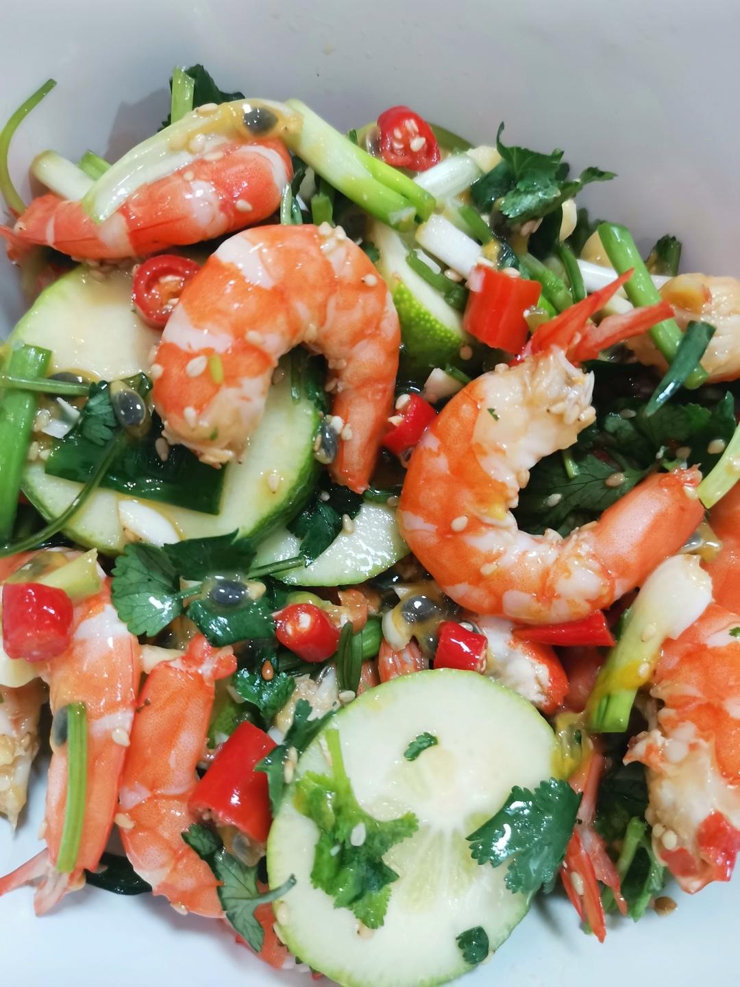 【泰式酸辣柠檬虾】做法简单，酸辣爽口，虾肉Q弹，一口一个超过瘾！