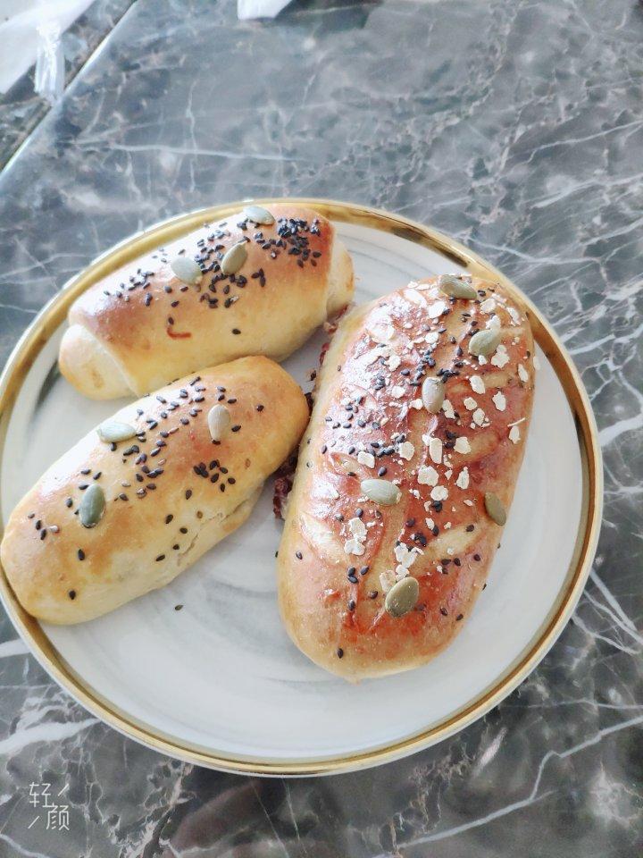 红豆/肉松麻薯软欧面包+石榴茶【曼食慢语】