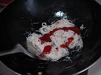 韩国鱼饼炒糙米粉的做法 步骤3