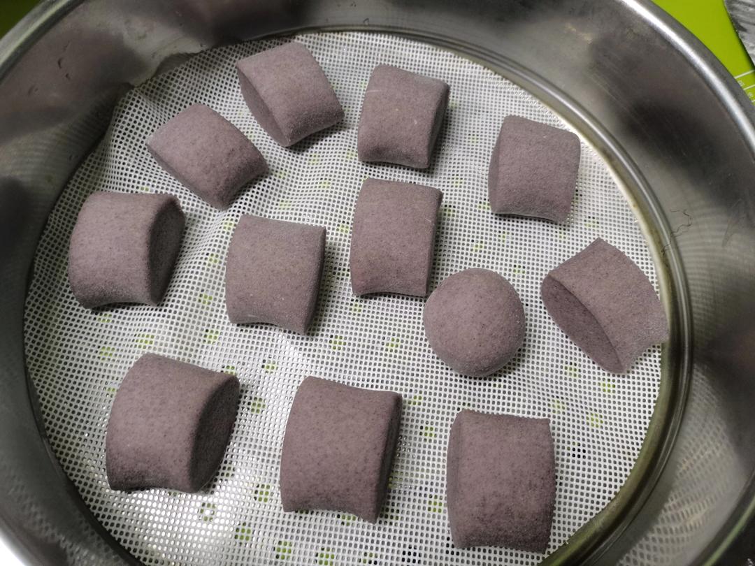 黑米粉刀切馒头