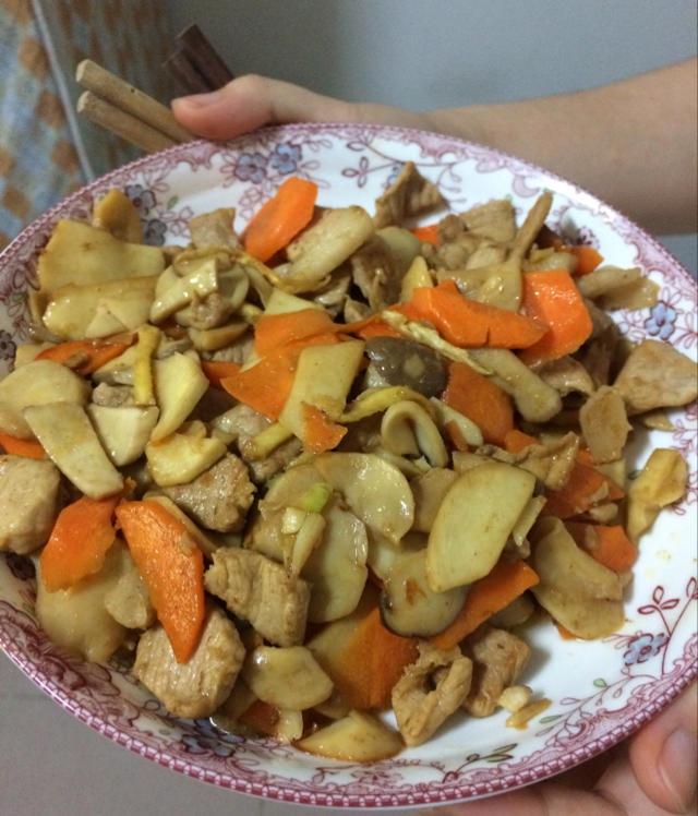 胡萝卜炒杏鲍菇