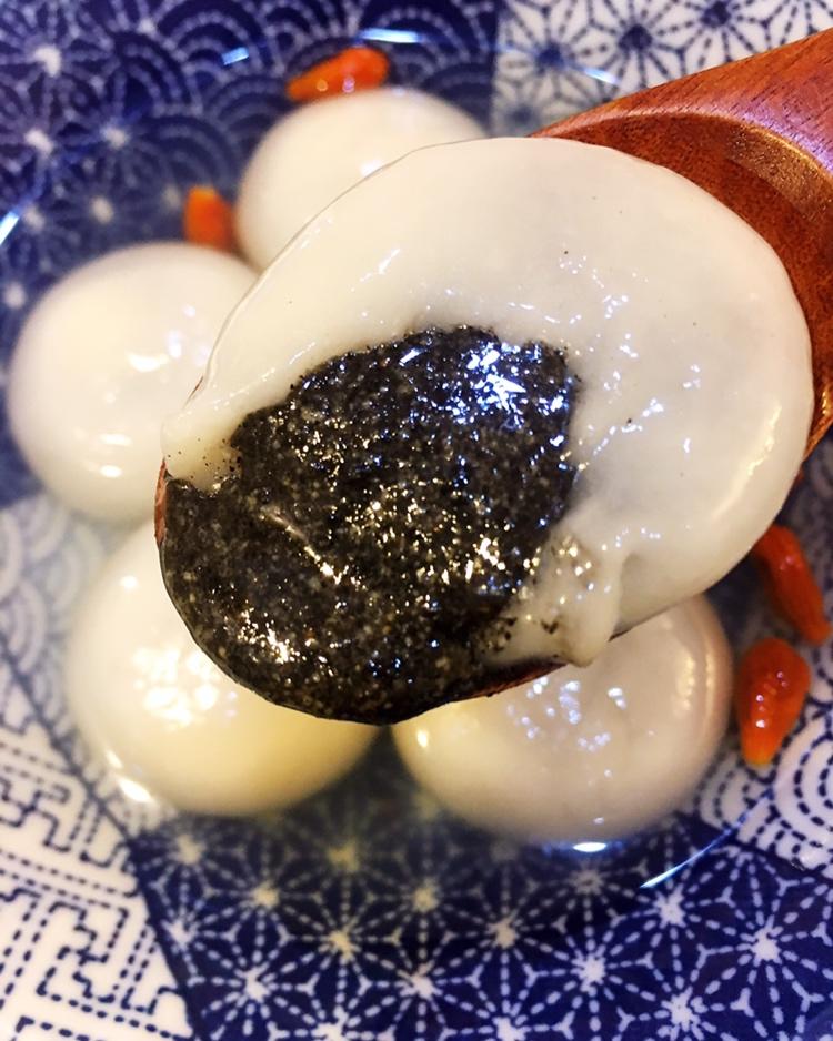 sali2008做的流心汤圆(花生馅&黑芝麻馅)