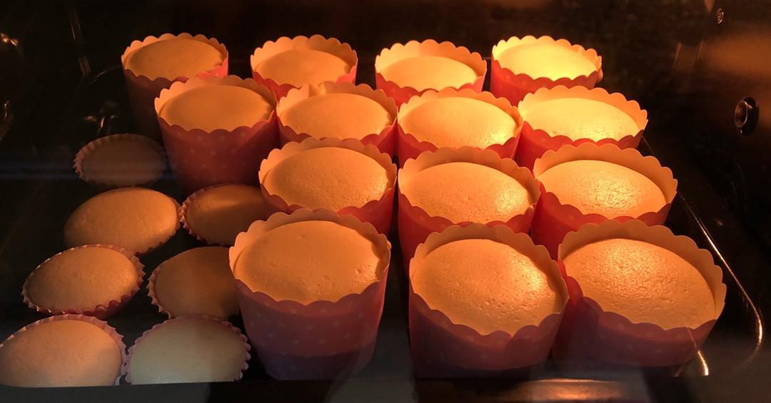 软绵绵戚风纸杯蛋糕