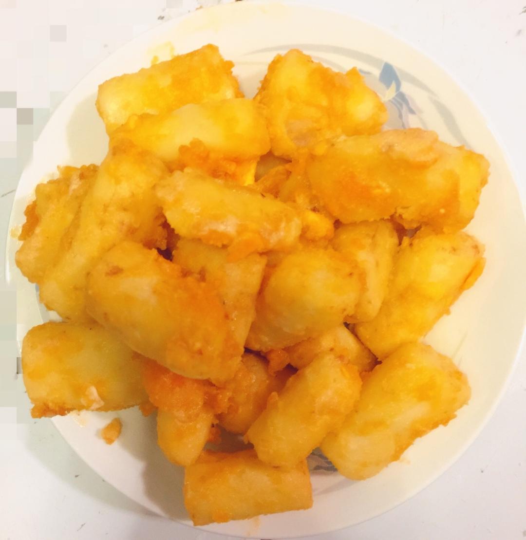 这盘金黄软糯的小吃，让你爱上山药！——咸蛋黄焗山药