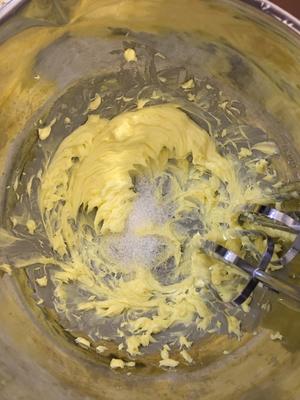 😋不加水的奶香蛋黄提子酥的做法 步骤2