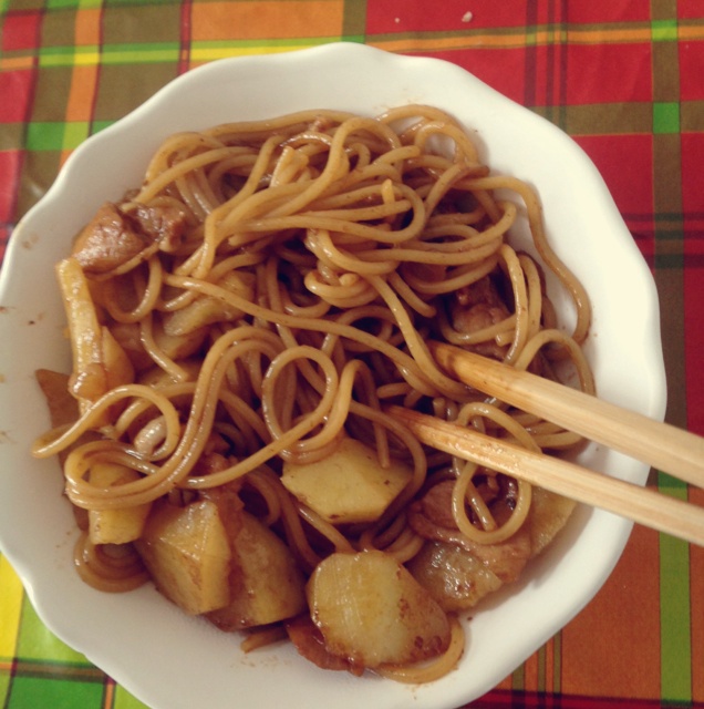 鸡肉通心粉土豆沙拉