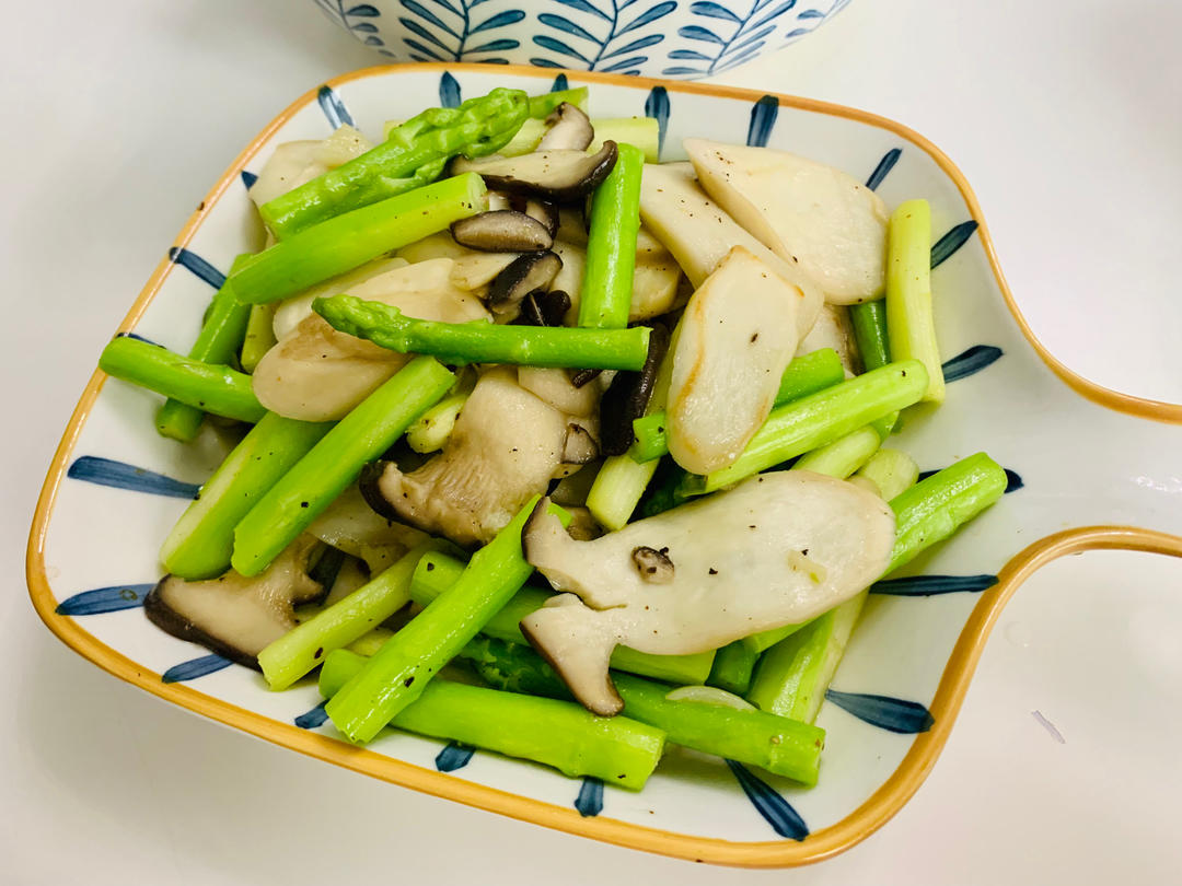 教你做最好吃的芦笋炒蘑菇 新手速get！