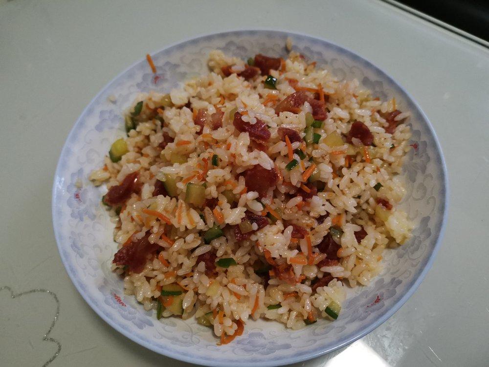 广式腊肠炒饭