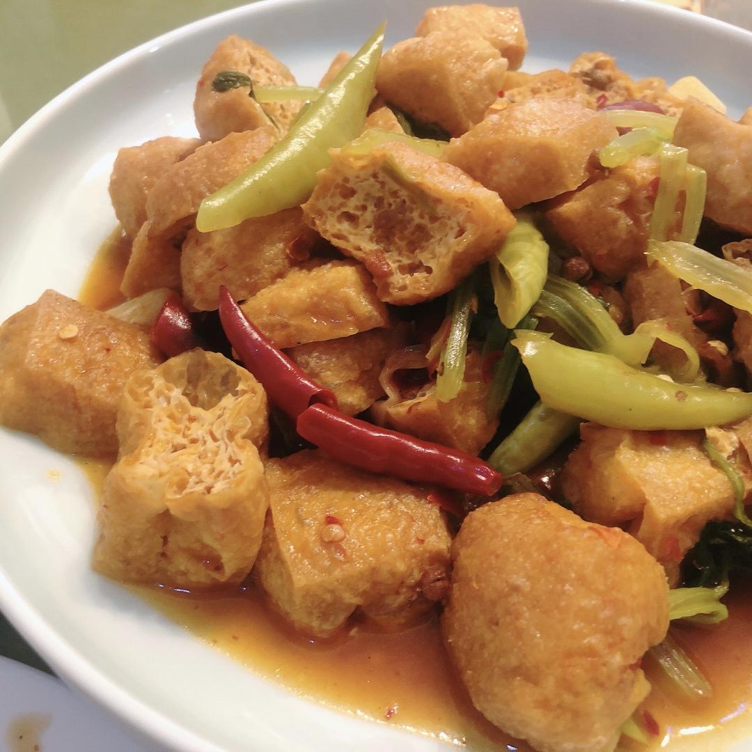 油豆腐这样比肉还好吃！一口气吃了两碗饭！