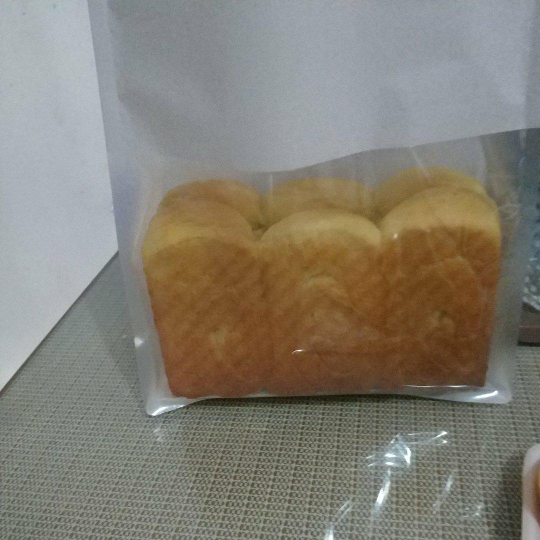 奶香纯粹的重料淡奶油吐司