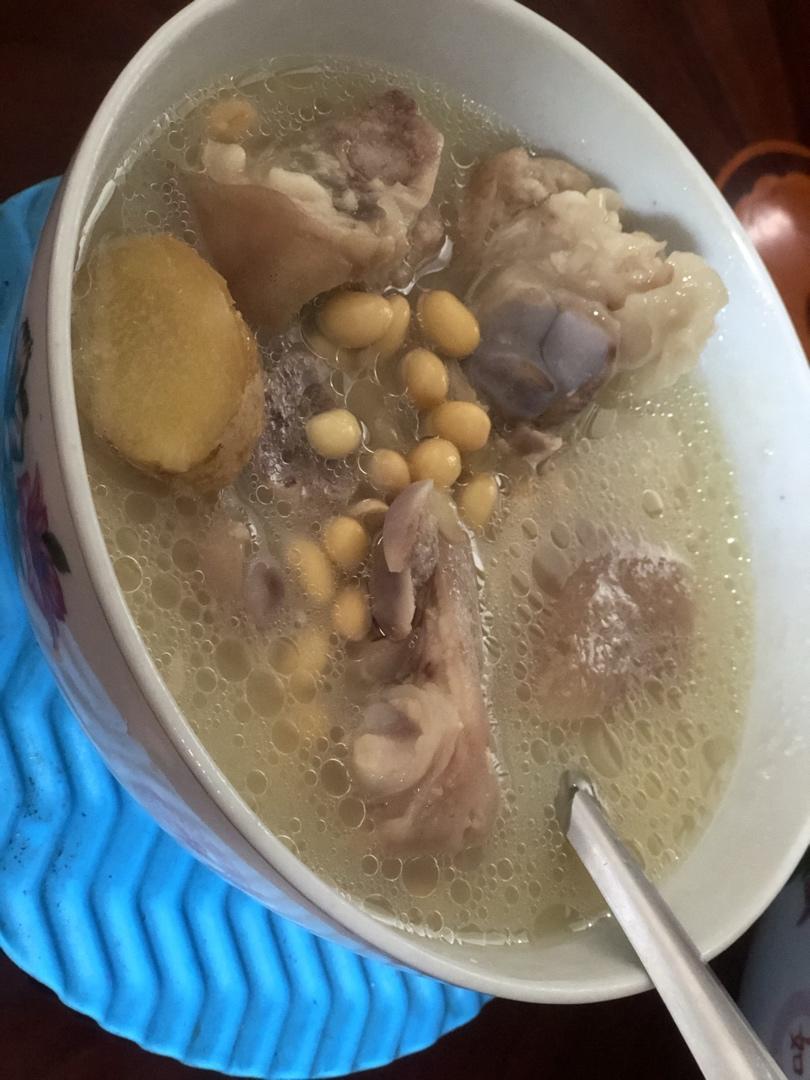 猪蹄炖黄豆汤（适合全家新手也能随意做）这也是超级赞的开奶汤哦