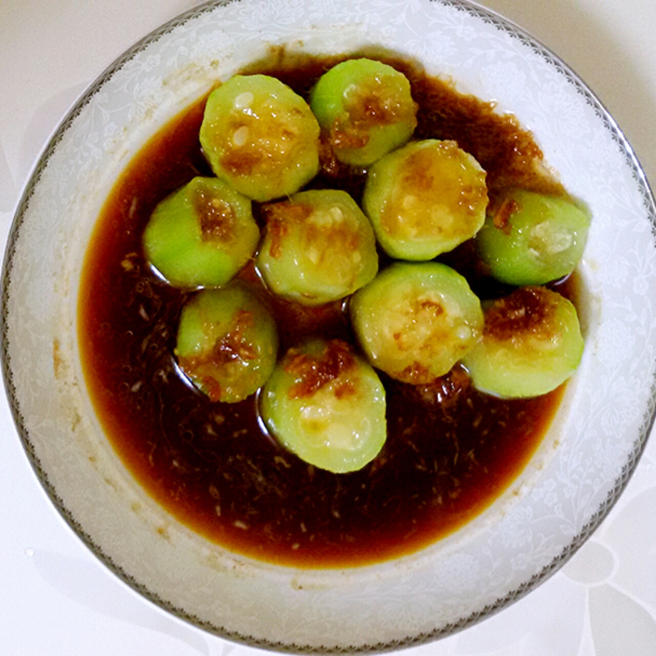 只需要五分钟就可以的美味蒜蓉蒸丝瓜