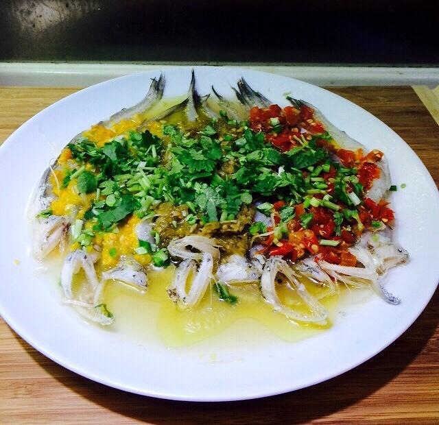 多彩剁椒豆腐鱼的做法