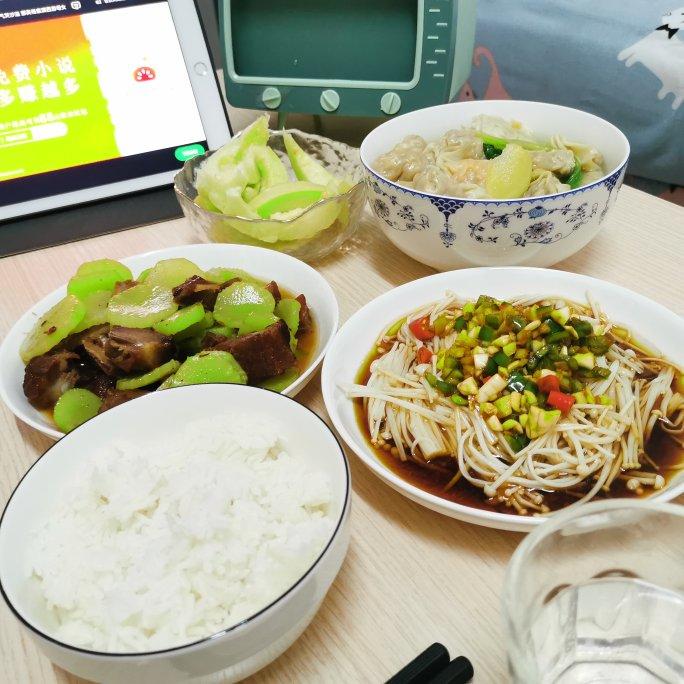 凉拌金针菇
