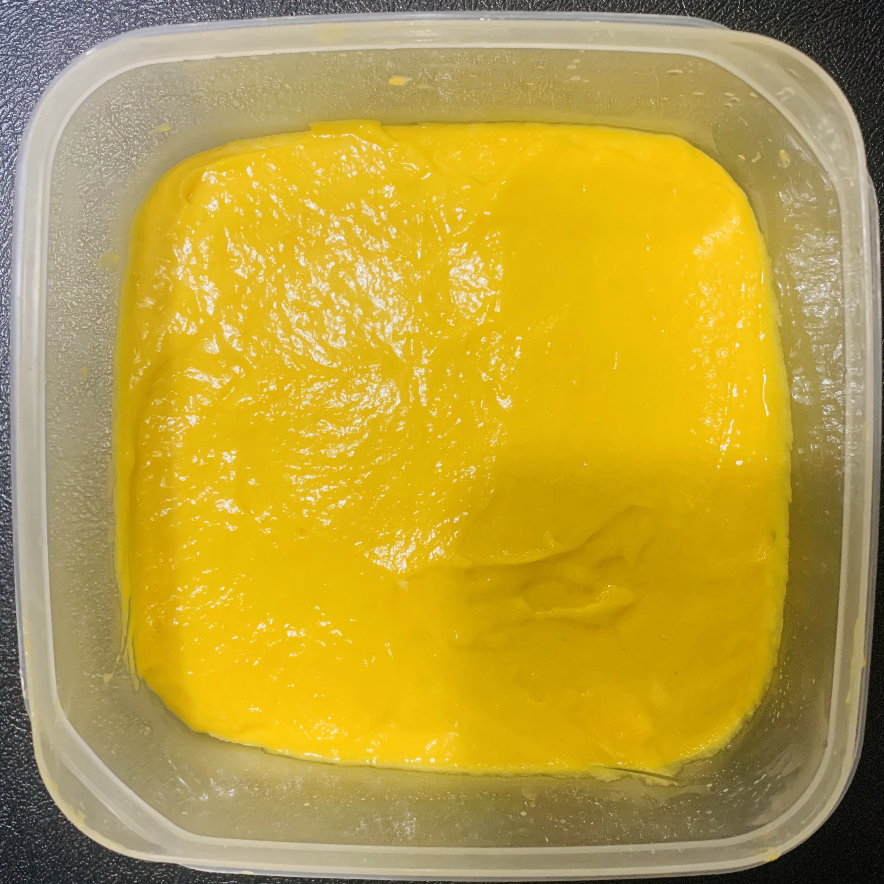 不用生蛋黄简单无冰渣超细腻哈根达斯风味冰淇淋（芒果味）的做法 步骤12