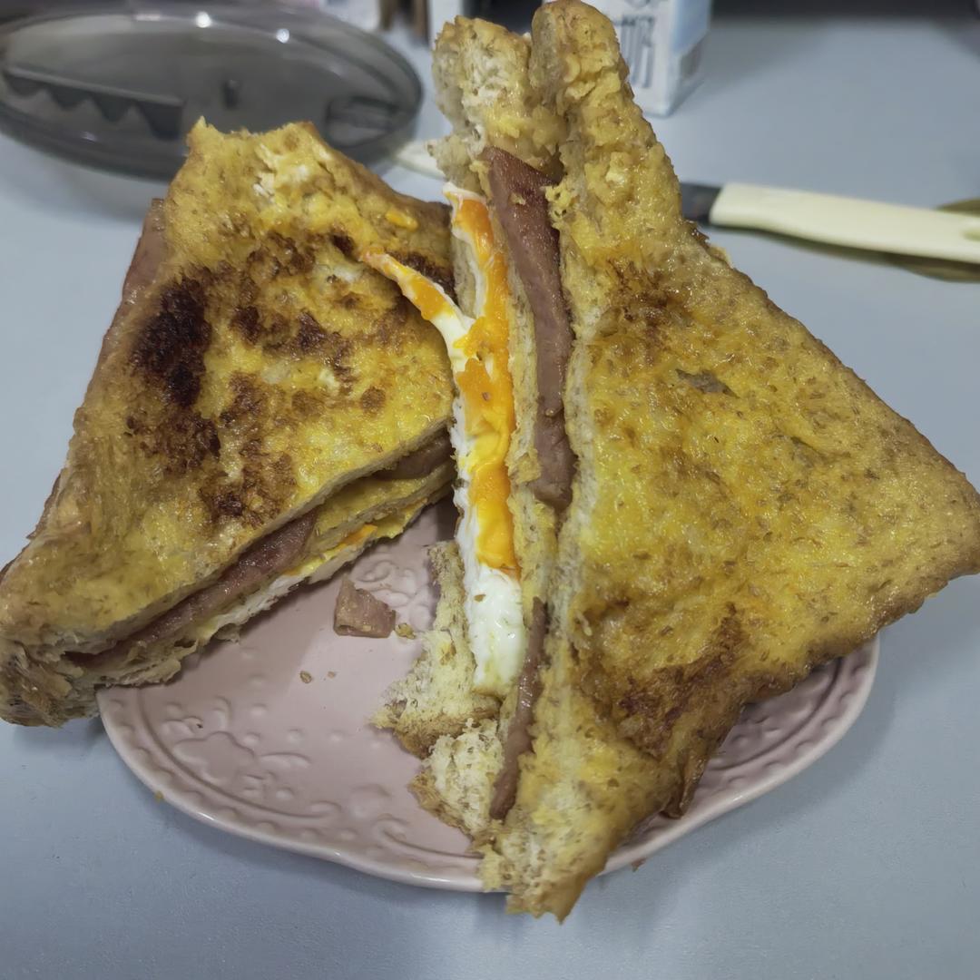 咸火腿鸡蛋煎三明治
