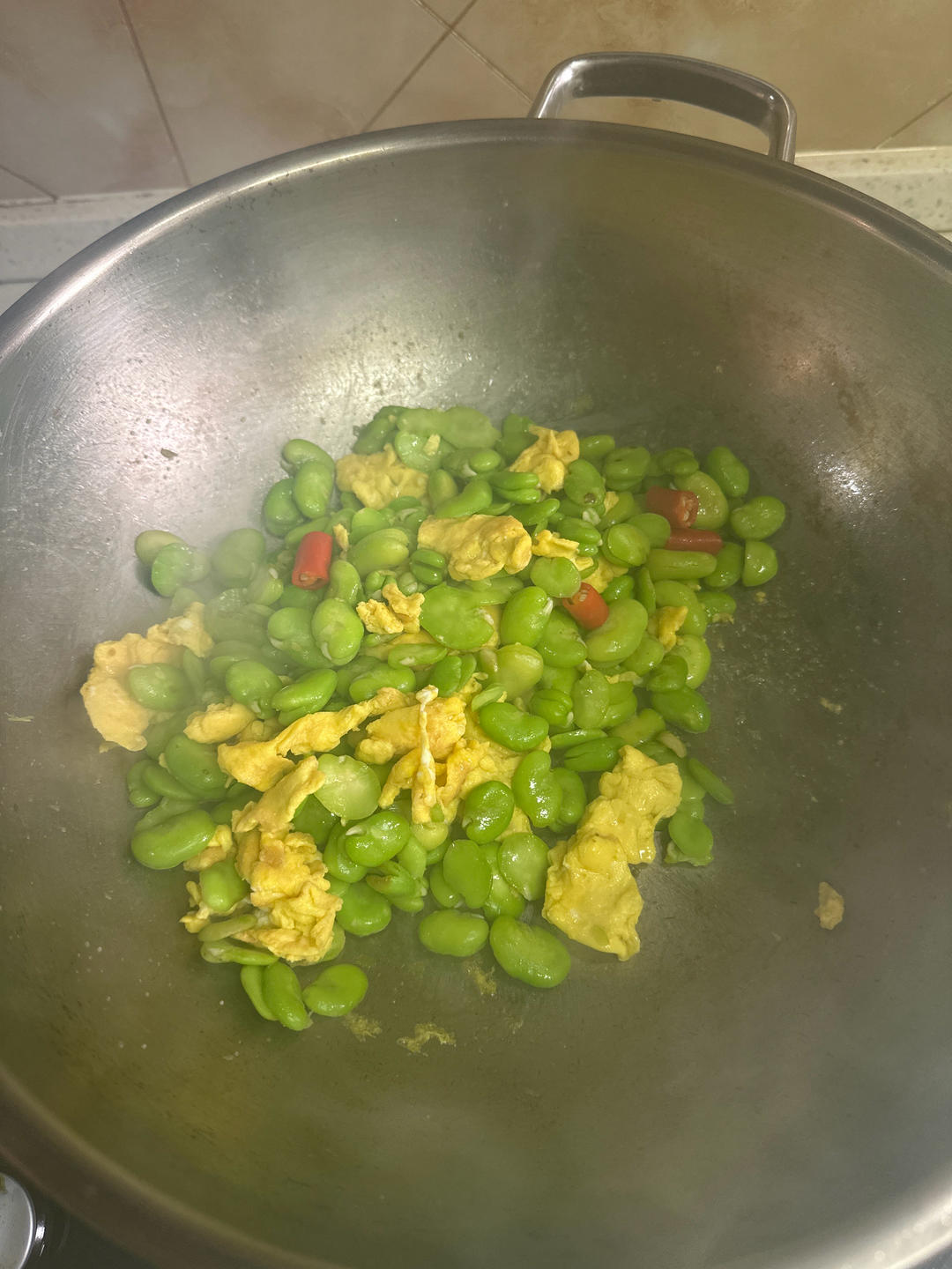下饭菜！鸡蛋炒蚕豆米！一家人都爱吃！