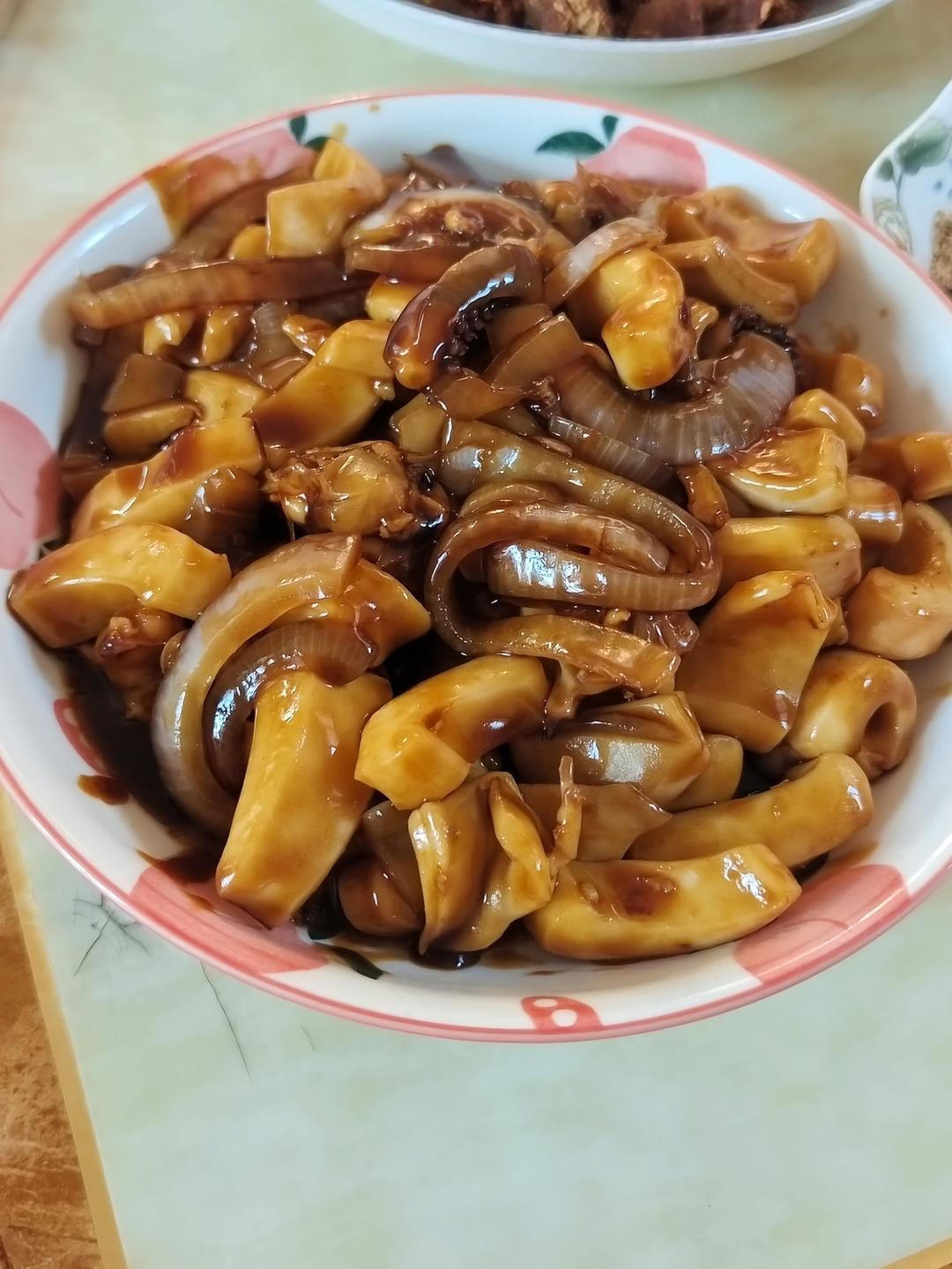 爆炒鱿鱼须，加上这一步，可以与铁板鱿鱼媲美