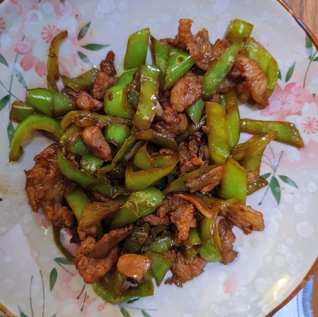 辣椒炒肉                                           （零基础快手菜）