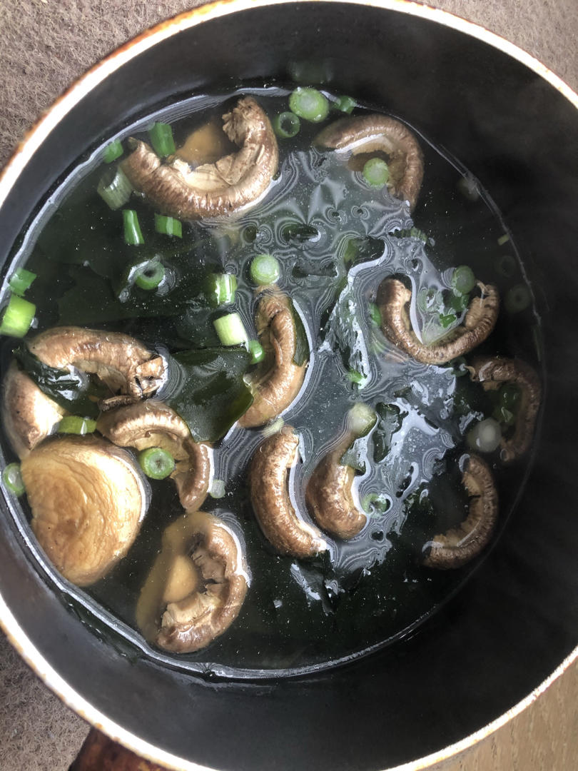 鲜掉眉毛口蘑汤