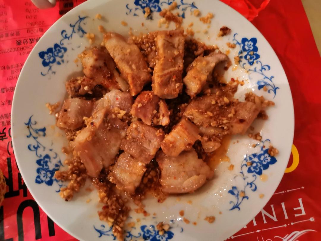 有时候，真的忍不住，搞一盘蒜泥白肉