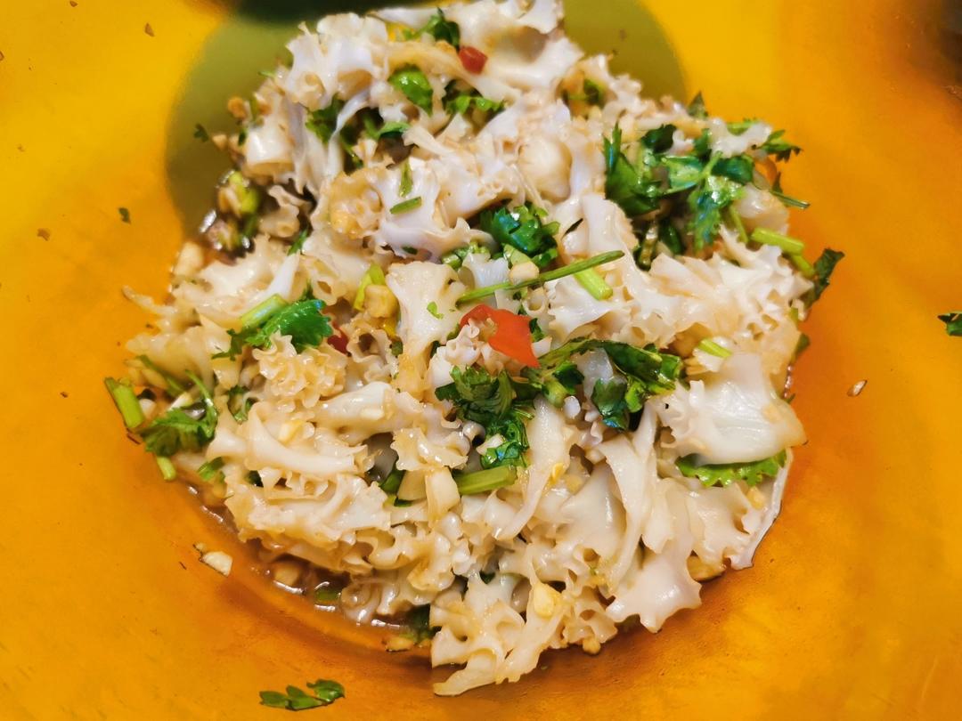 敲好吃的凉拌绣球菌