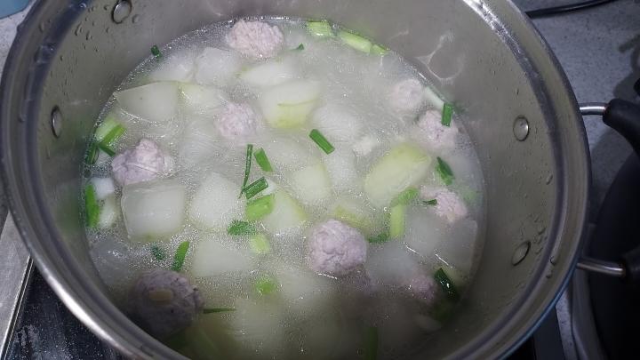 巨鲜美的冬瓜丸子汤